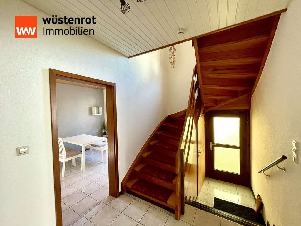 Immobilie in Ötigheim - ENTFALTUNG IM ZWEIFAMILIENHAUS: 2 Etagen mit 6 Zimmer, KFZ-Stellplätze, schöne und sehr ruhige Lage* - Bild 2