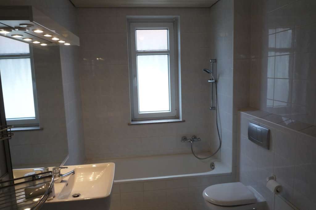 Immobilie in Weiterstadt - Weiterstadt-Gräfenhausen! **Schöne 4,5 Zimmer-Eigentumswohnung auf 3 Ebenen** - Bild 3