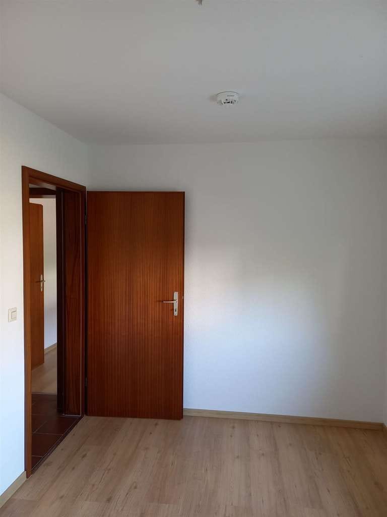 Immobilie in Offenau - MFH mit 4 Einheiten, teilw. saniert, PV-Anlage, 4 Pkw-SP und 2 Garagen in 74254 Offenau zu verkaufen - Bild 3