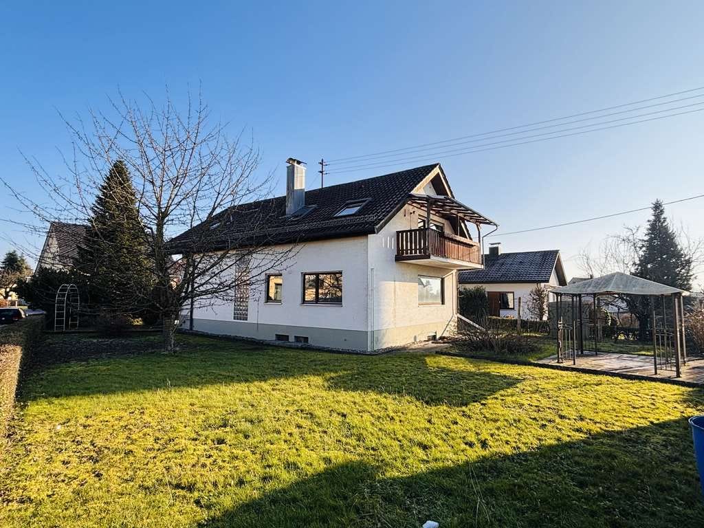 Immobilie in Mosbach - Großzügiges Zweifamilienhaus mit Garten im schönen Reichenbuch - Bild 0
