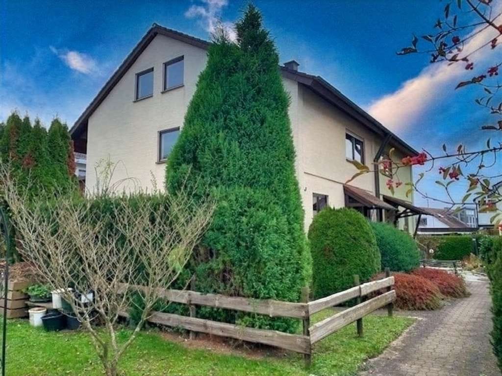 Immobilie in Gomaringen - ..eine sofort beziehbare Doppelhaushälfte in ruhiger Lage von Gomaringen ! - Bild 0