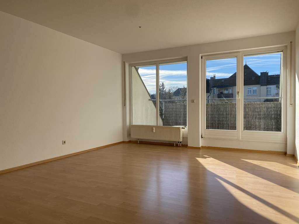 Immobilie in Auerbach/Vogtland - Sonnige 3-Raum-Wohnung mit 2 schönen Balkonen - Bild 0