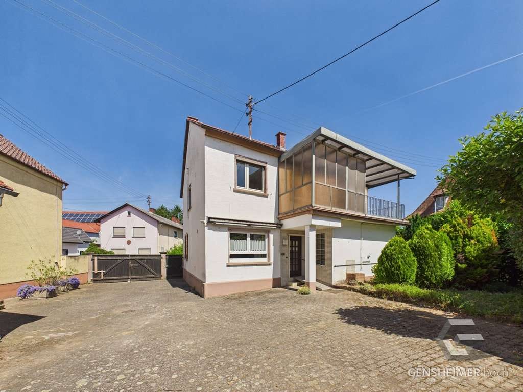 Immobilie in Weingarten (Pfalz) - Platz für Ihre Ideen: Wohnhaus mit  Charme, Garten und Nutzfläche - Bild 1