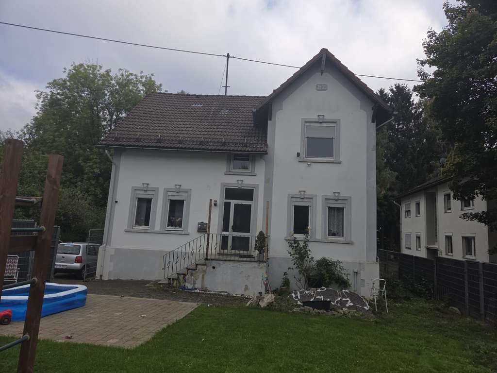 Immobilie in Kreuztal - 1 bis 2 Familienhaus in Kreuztal mit großem flachen Grundstück - Bild 1