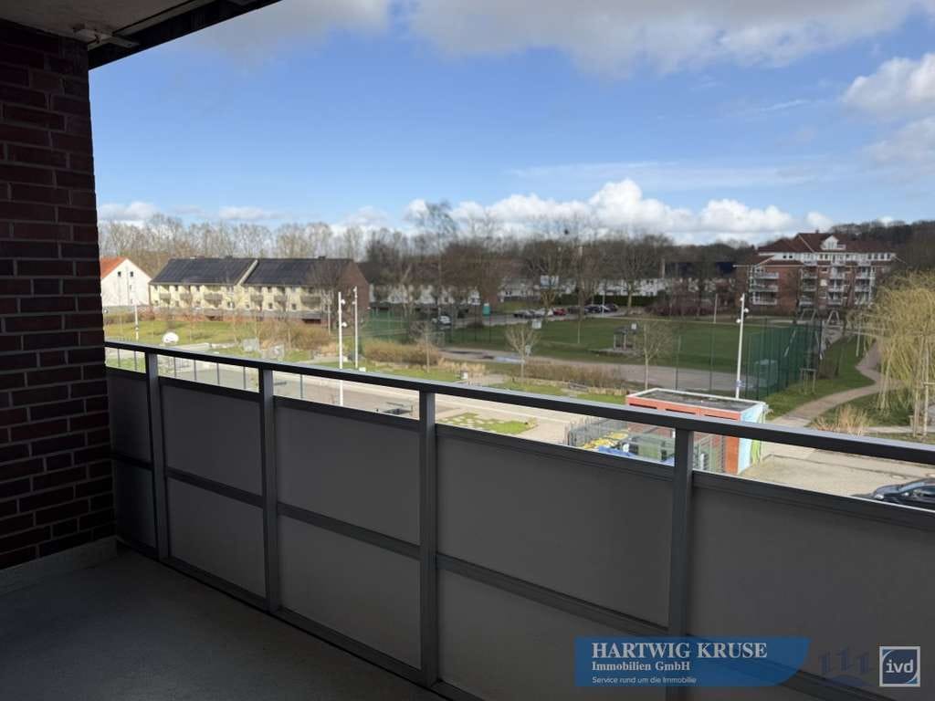 Immobilie in Stade - Kapitalanlage oder Eigennutzung: Helle, bezugsfreie mit Balkon und Stellplatz in ruhiger Lage - Bild 2
