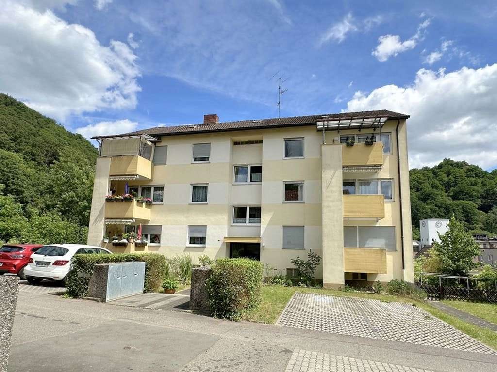 Immobilie in Neustadt an der Weinstraße - Kapitalanlage oder zukünftiges Zuhause im Grünen – gepflegte 4-ZKB mit Balkon, Gartenanteil + Stellp - Bild 0