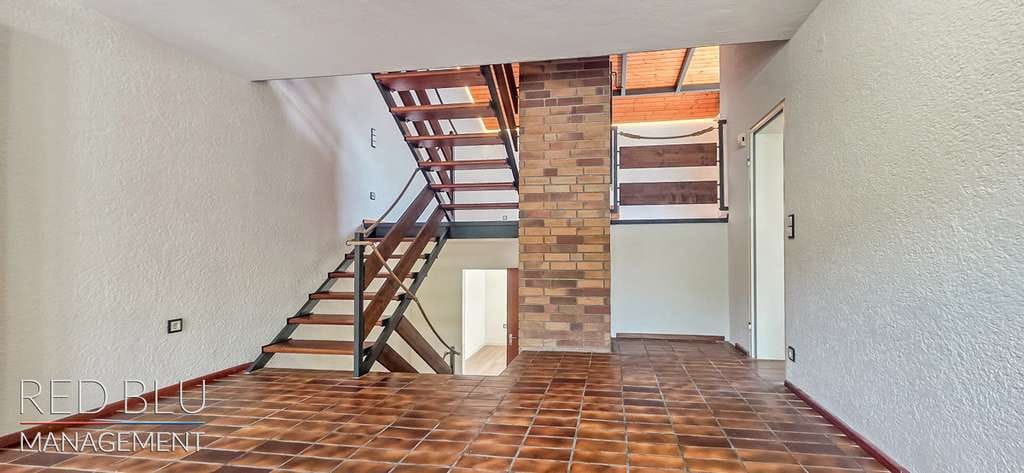 Immobilie in Schönaich - Haus mit Split-Level-Charakter, Kamin, 2 Garagen und Dachterrasse - traumhafte Raumwirkung - Bild 2
