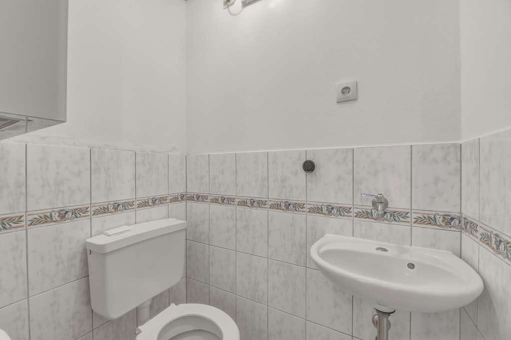 Immobilie in Neuffen - Großzügige Erdgeschosswohnung mit ca. 60 m² Terrasse, Wintergarten & privatem Gartenanteil - Bild 3
