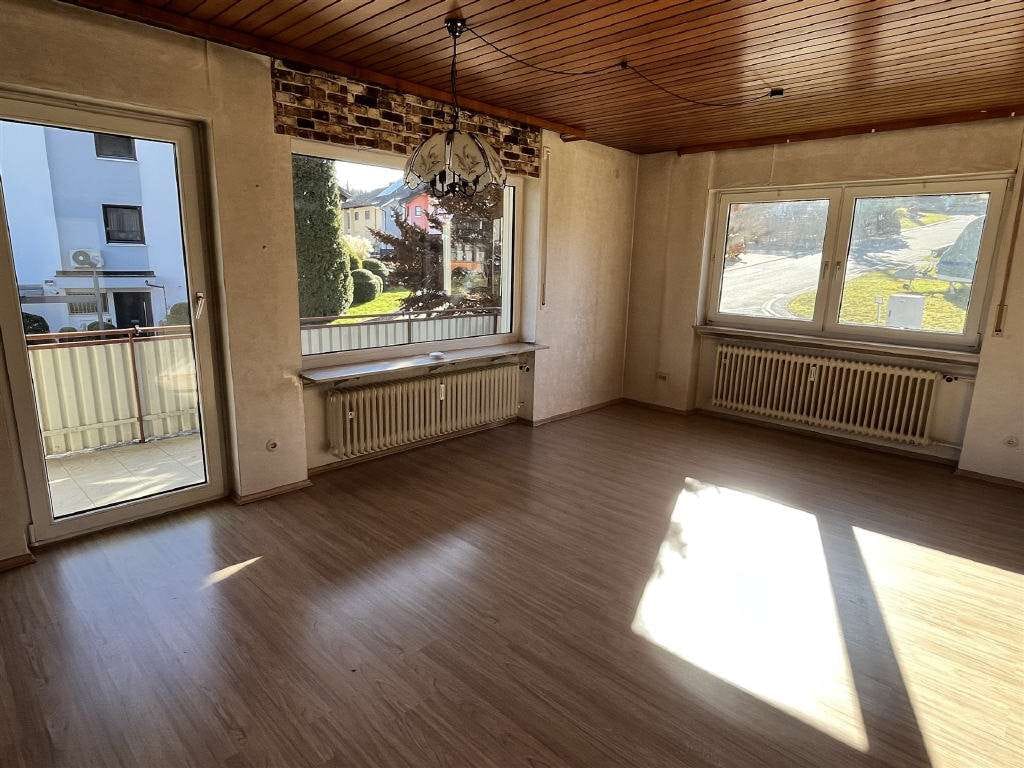 Immobilie in Boxberg - Zweifamilienhaus am Ortsrand von Boxberg - mit Weitblick ins Grüne - Bild 3