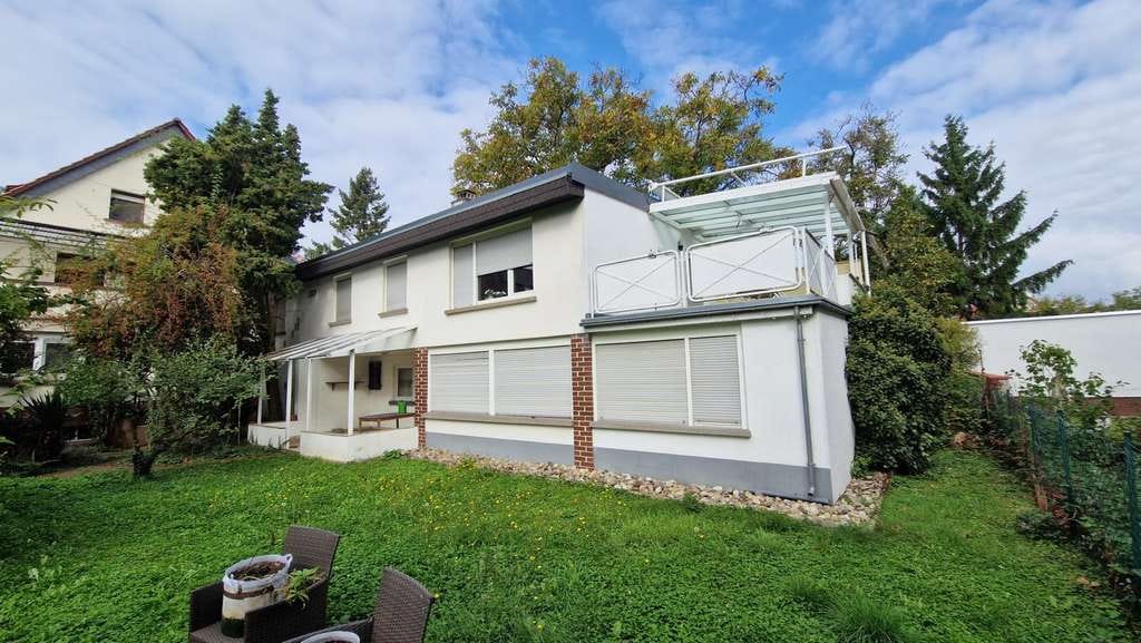 Immobilie in Eppelheim - Einfamilienhaus mit großer Einliegerwohnung in zentraler Lage - Bild 0