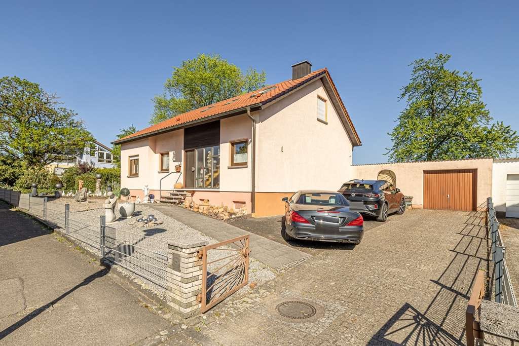 Immobilie in Forst - Potenzial trifft Top-Lage:
Großzügiges Familiendomizil auf einem 1002 m² großen Grundstück in Forst - Bild 1