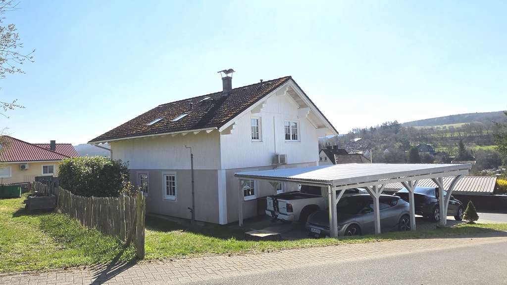 Immobilie in Waldsolms - Charmantes Einfamilienhaus mit Wohlfühlfaktor und vielen Extras - Bild 1
