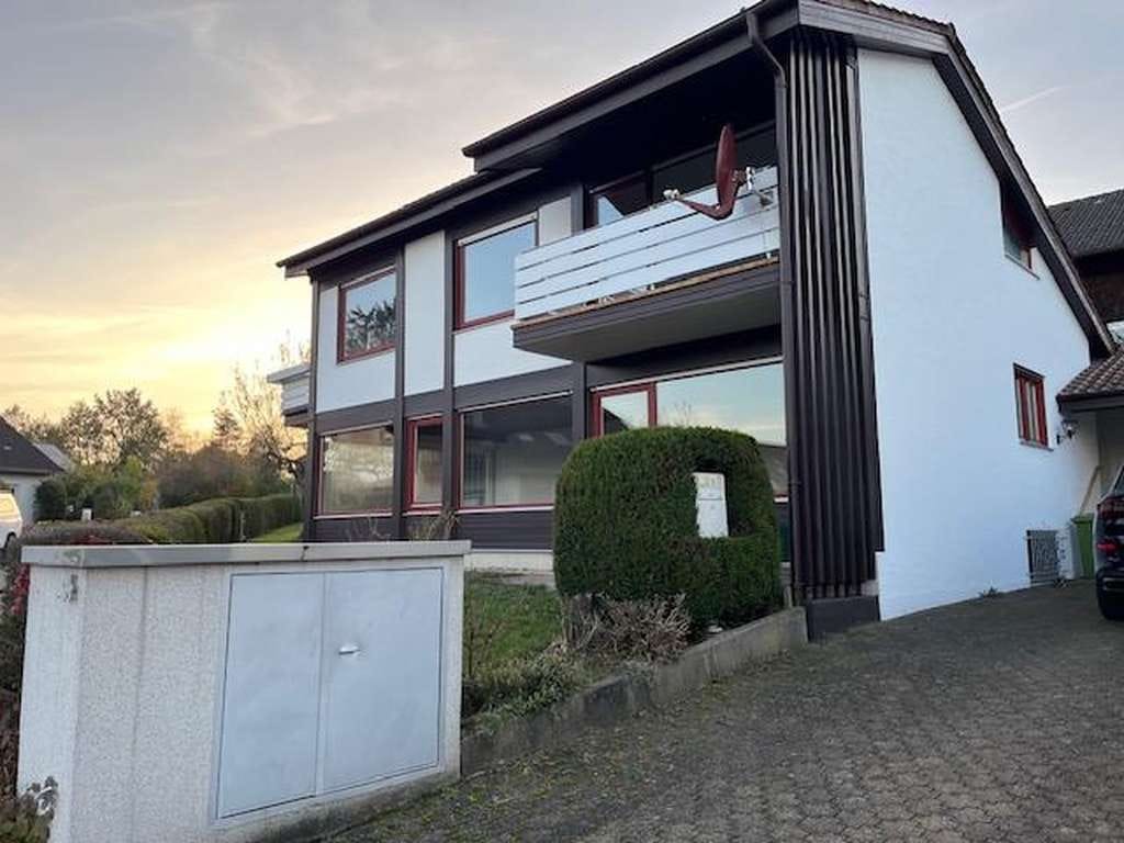 Immobilie in Karlsbad - provisionsfrei: Attraktives Einfamilienhaus mit großzügiger Holzterrasse und Aussenkamin - Bild 1
