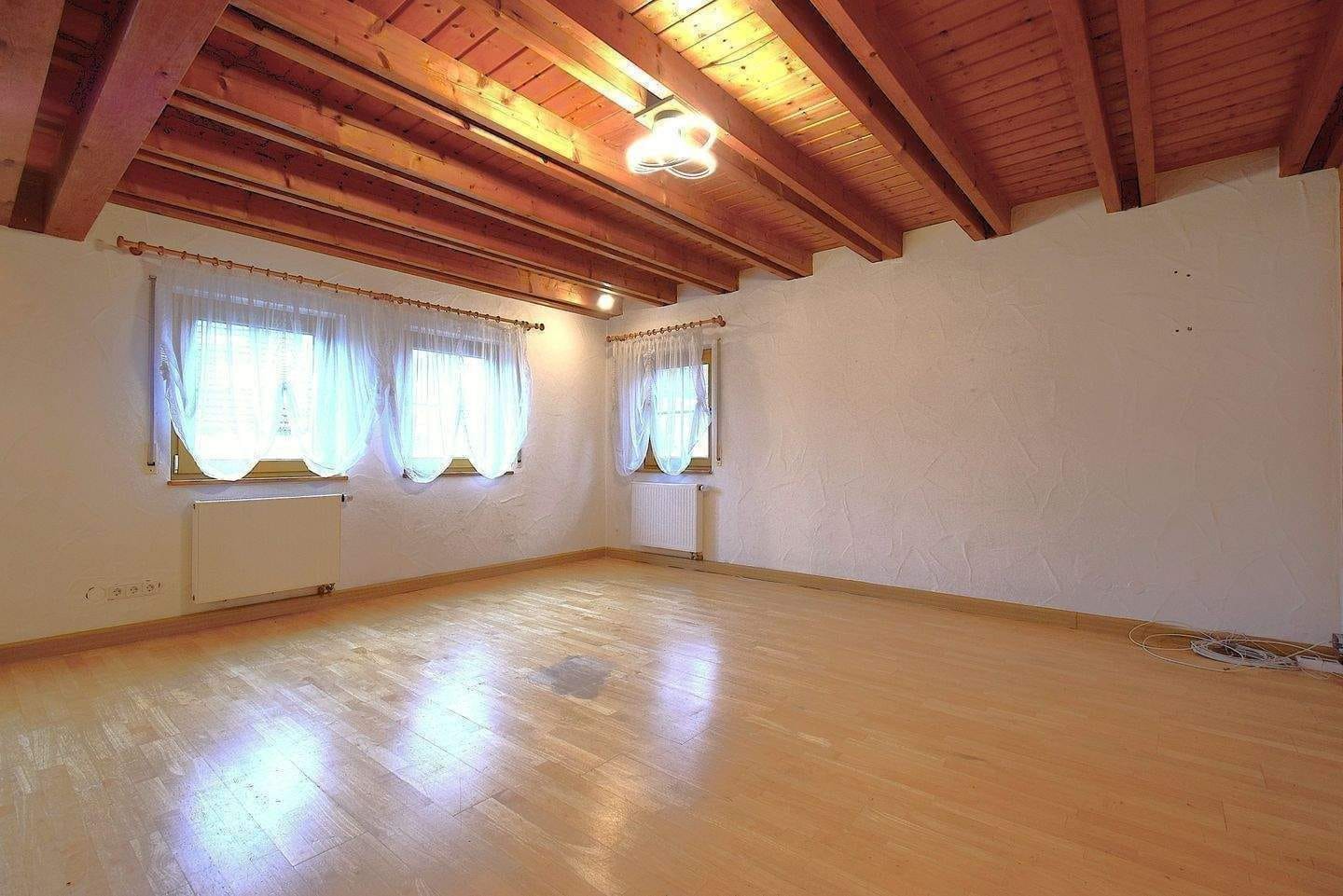 Immobilie in Böbingen an der Rems - Mehrfamilienhaus mit Pool und großem Garten - Bild 1