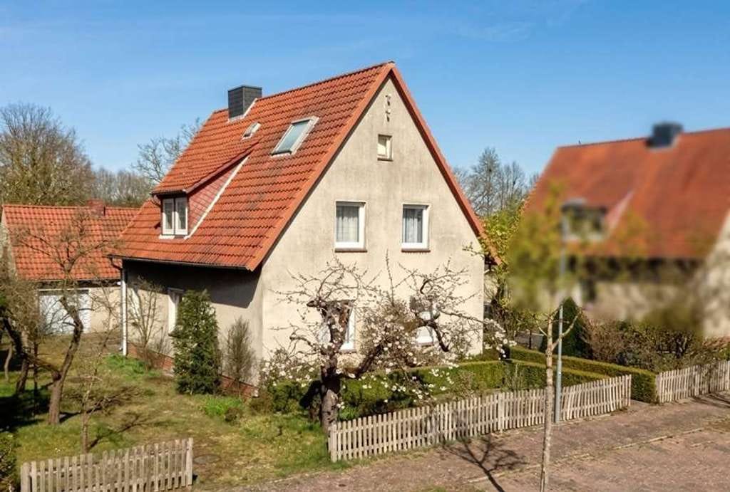 Immobilie in Eldingen - Eldingen – Verborgene Perle: Einfamilienhaus + Garten + Obstbäume - wer erweckt mich zu neuem Leben - Bild 1