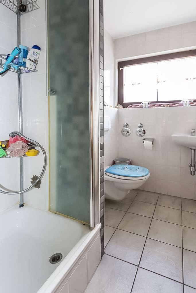 Immobilie in Burladingen - Attraktive Eigentumswohnung mit Loggia, zwei Bädern und viel Raum zum Leben - Bild 4