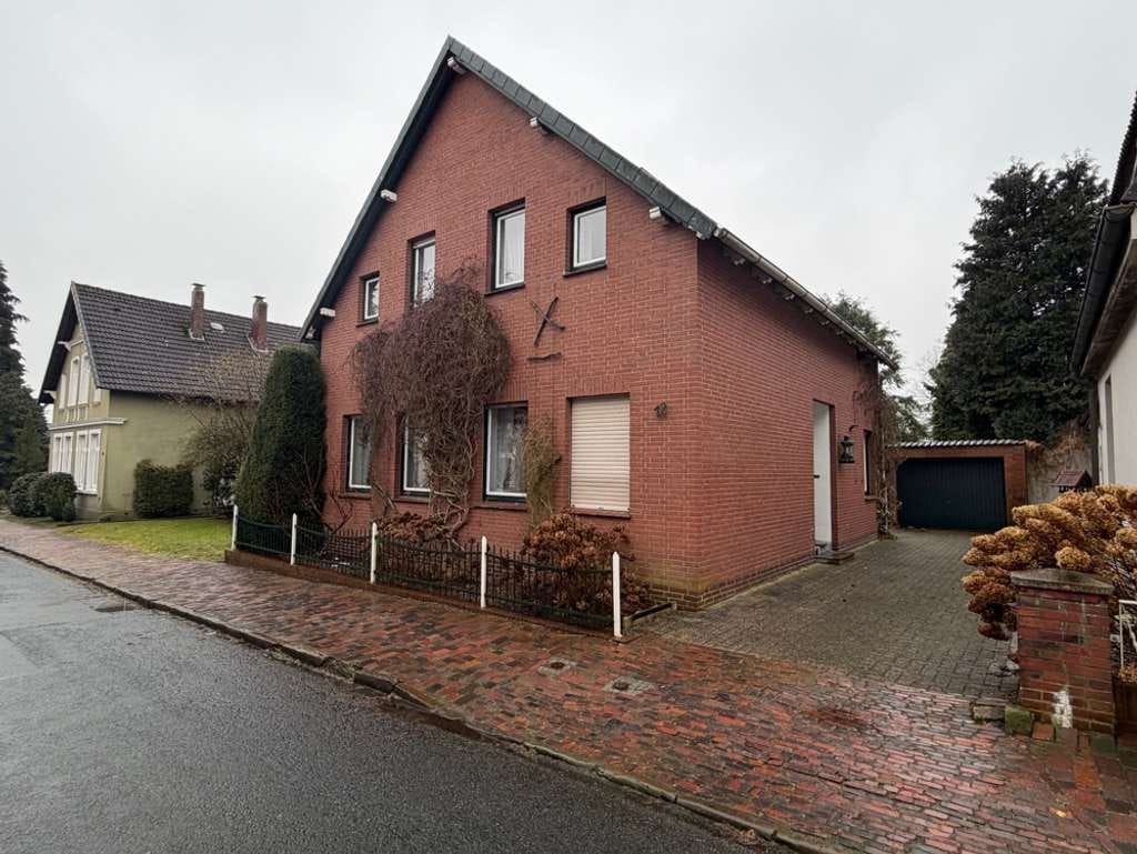 Immobilie in Varel - MARKTANPASSUNG!
Historisches Wohnhaus von 1911: Authentischer Charme & zeitlose Substanz-ZENTRAL-VA - Bild 3