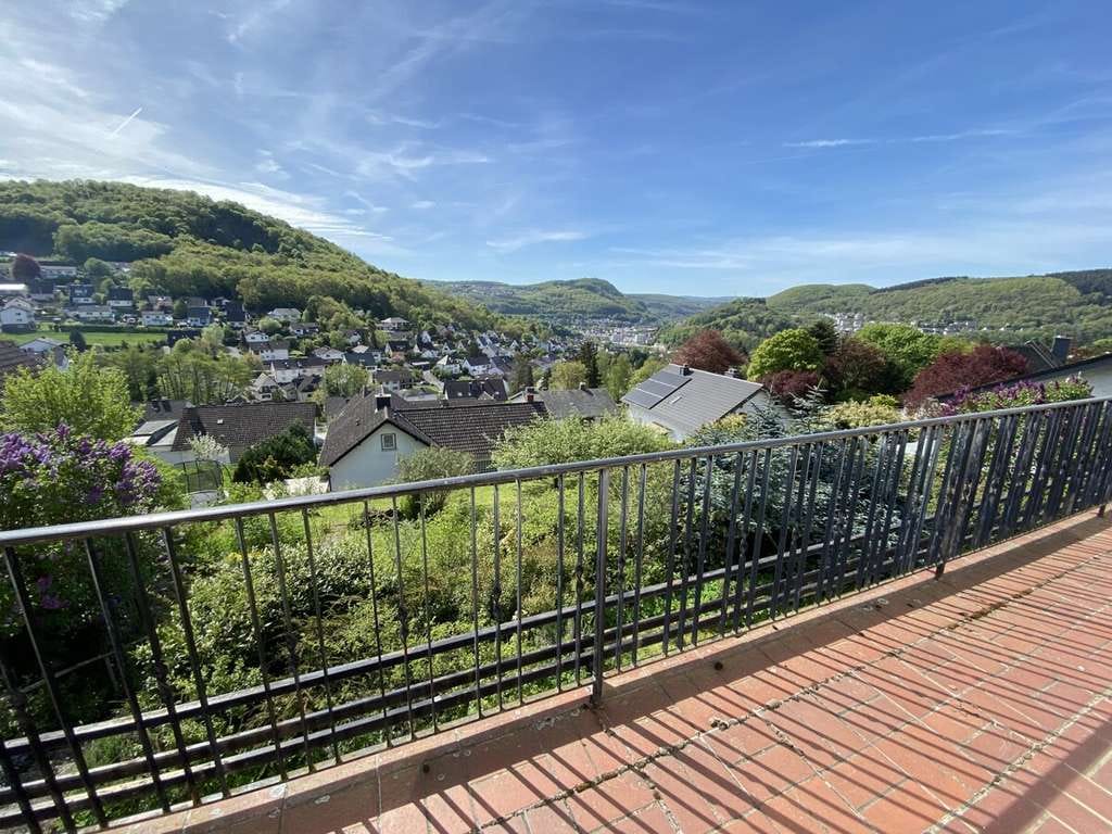 Immobilie in Kirn - Lichtdurchflutetes Wohnjuwel mit Panoramablick in Kirn - Bild 1