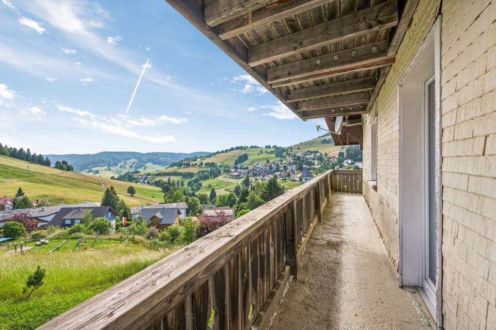 Immobilie in Todtnau - Urige Schwarzwald-Oase mit Ausblick und Kamin. - Bild 2
