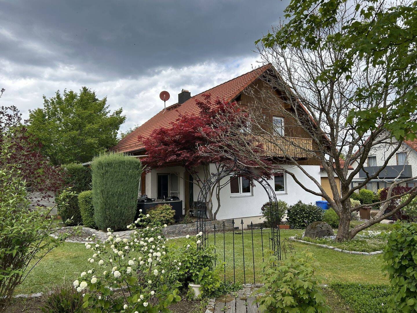 Immobilie in Grafenwöhr - Gepflegtes Haus mit grüner Oase lädt ein - Bild 0