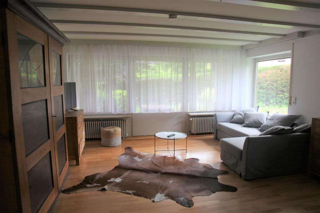 Immobilie in Hinterzarten - Zwei Wohnungen inklusive Innenausstattung in ruhiger, sonniger Lage am Kurpark - Bild 4