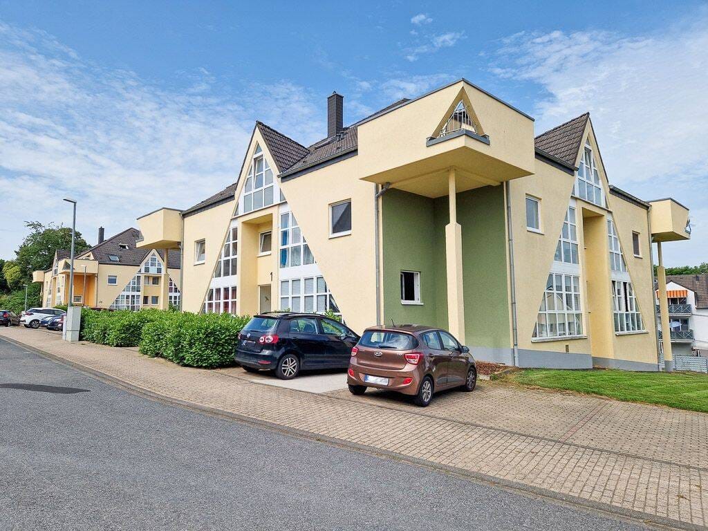 Immobilie in Langerwehe - Langerwehe Jüngersdorf, ruhige Lage, 2 vermietete kleine Apartments mit Pkw-Stellplätzen - Bild 0