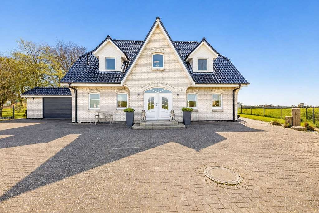Immobilie in Westerdeichstrich - Exklusive Landhausvilla in privilegierter Lage von Westerdeichstrich – Direkt an der Nordsee! - Bild 1