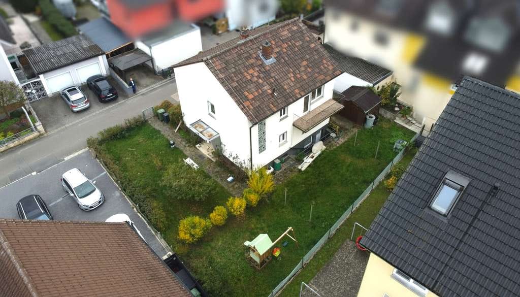 Immobilie in Strullendorf - Geräumiges Wohnhaus mit Balkon und Garten – bereit für Ihre Ideen - Bild 4