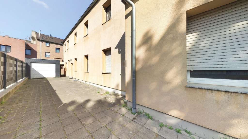 Immobilie in Mönchengladbach - MG-Pesch: Mehrfamilienhaus mit 6 Wohneinheiten plus Garagen – mit Mietsteigerungspotential - Bild 3