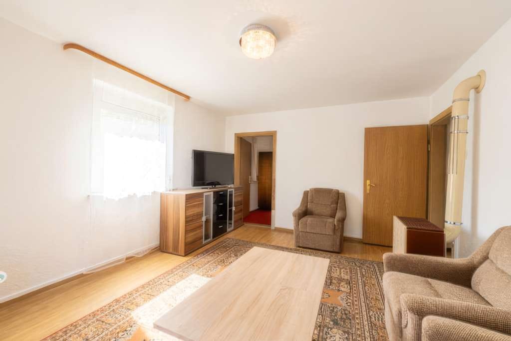 Immobilie in Nusplingen - Flexibles Wohnhaus mit 2 Wohnebenen, Balkon & Entwicklungspotenzial in Nusplingen - Bild 3