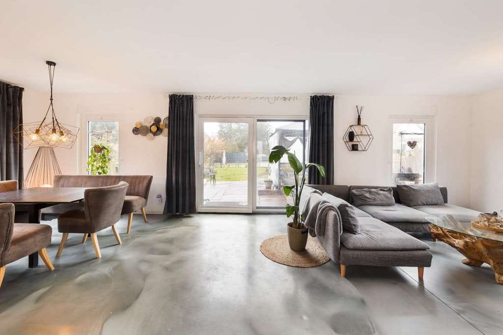 Immobilie in Petershagen/Eggersdorf - Mehrfamilienwohnen in Petershagen: Moderne Stadtvilla + renovierte Remise - Bild 3