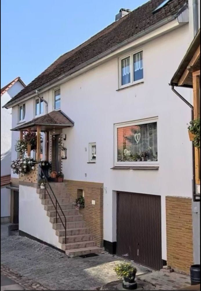 Immobilie in Guxhagen - Einfamilienhaus mit zwei Wohneinheiten - Bild 0