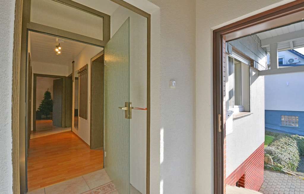 Immobilie in Hofgeismar - Seltene Kaufgelegenheit, 2 Häuser zum Preis von einem, Hofgeismar-Hombressen - Bild 2