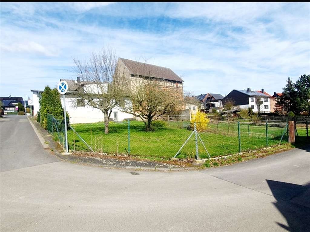 Immobilie in Hünstetten - *Nur 14 Minuten bis Idstein, Super für die Großfamilie und Autofreunde, viele Garagen+ großer Garten - Bild 3
