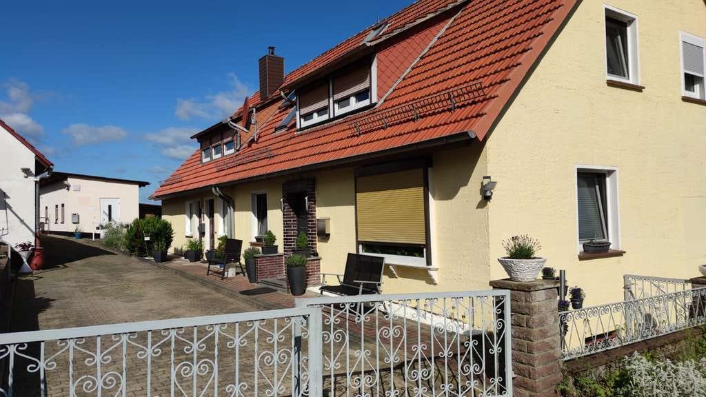Immobilie in Nörten-Hardenberg - Tolles 2-3 Familienhaus mit tollem Ausblick zur Burg Hardenberg-Preis VB - Bild 0