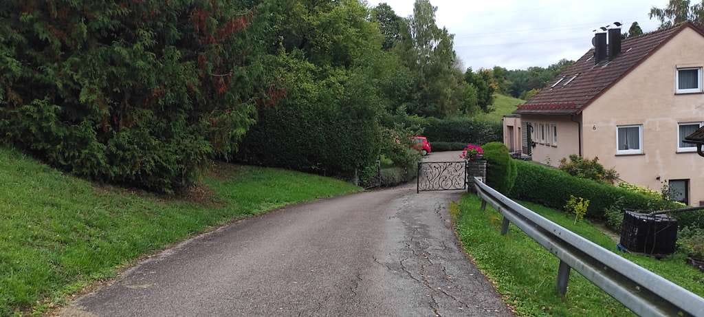 Immobilie in Aalen - Einfamilienhaus mit ELW und Garten, als Generationen-Haus geeignet - Bild 1