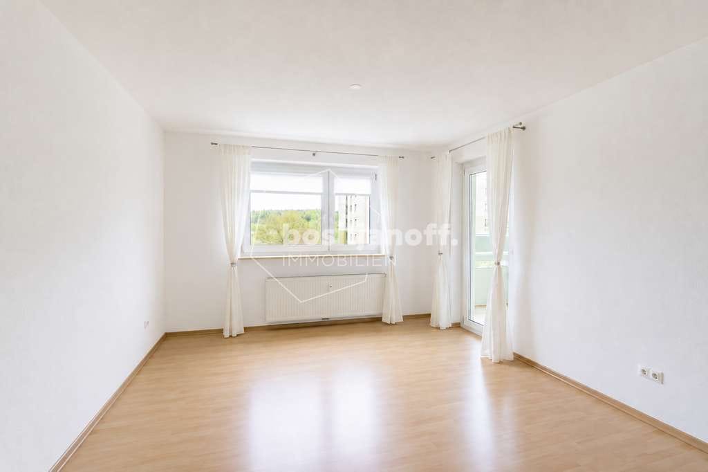 Immobilie in Singen (Hohentwiel) - ATTRAKTIVE 1,5-ZIMMER-WOHNUNG MIT LOGGIA IN SINGEN-NORD - SELBSTBEZUG ODER KAPITALANLAGE - Bild 1