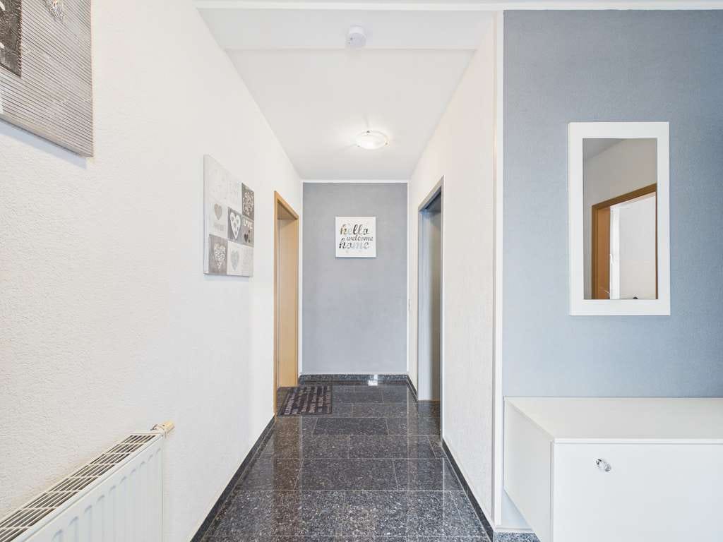 Immobilie in Kreuzau - Attraktives Zweifamilienhaus in ruhiger Wohnlage mit Terrasse und Garagen - Bild 4