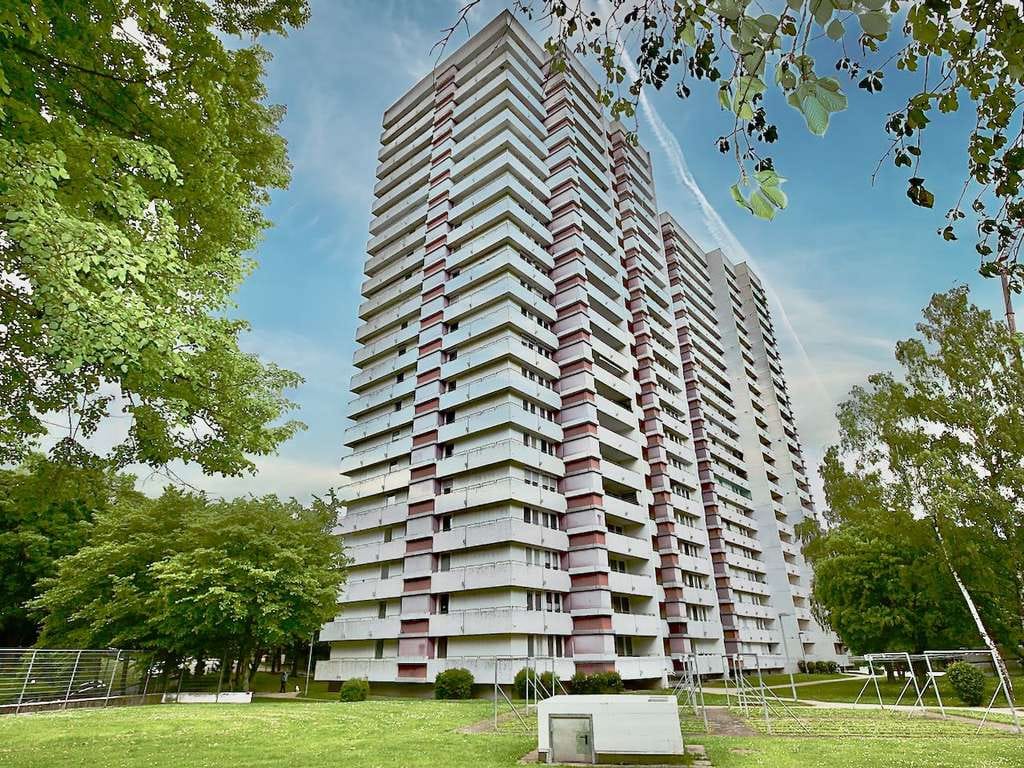 Immobilie in Sindelfingen - Helles 2-Zimmer-Apartment im 21.OG mit Panoramablick ! - Bild 0