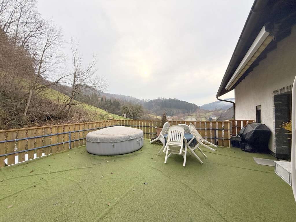 Immobilie in Kleines Wiesental - Zweifamilienhaus in ruhiger Lage mit Bergblick und Sonnenterrasse - Bild 0