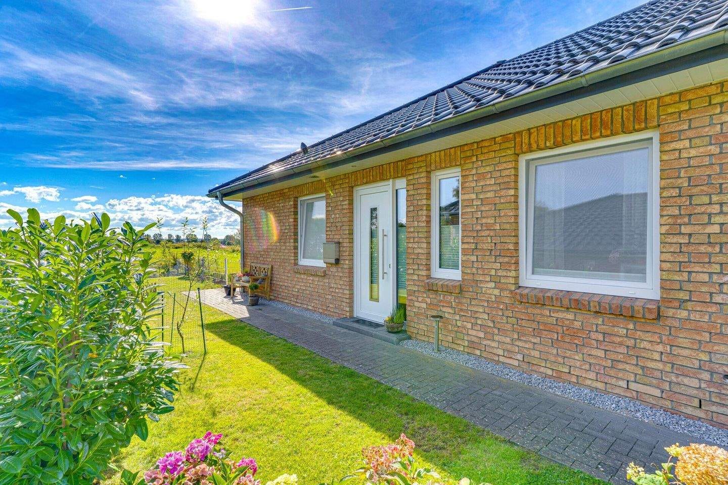 Immobilie in Schaalby - Kapitalanlage o. Zuhause: Doppelhaus mit 2 WE, Erdwärme, Garten & traumhaftem Blick über die Felder! - Bild 1