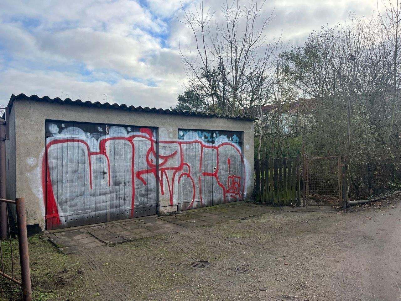 Immobilie in Stendal - Anlageobjekt mit 4 WE und Garagen/Garten - Bild 1