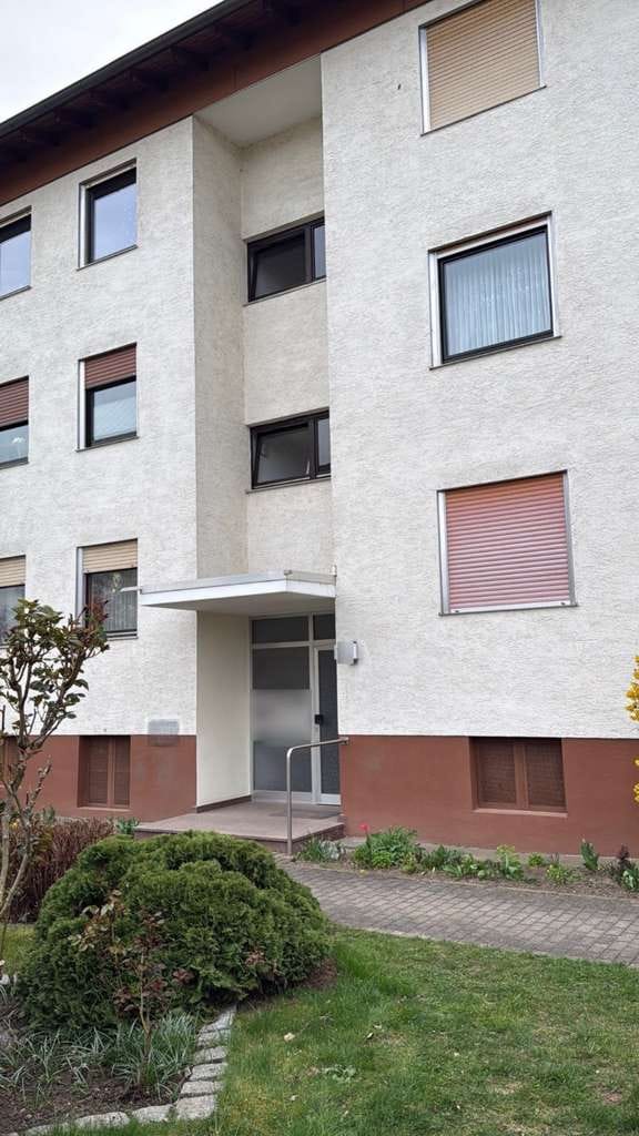 Immobilie in Großkrotzenburg - Helle Vier-Zimmer-Wohnung mit Garage in Großkrotzenburg - Bild 0