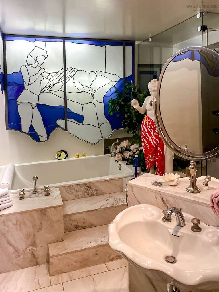 Immobilie in Taunusstein - Extravagantes Haus mit viel Entfaltungspotenzial in bester Lage von Taunusstein - Bild 3