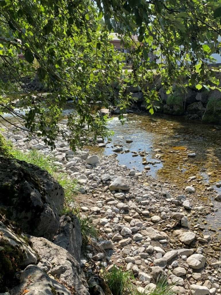 Immobilie in Rottach-Egern - Sonniges Grundstück mit einer Doppelhaushälfte in idyllischer Lage  direkt an der Rottach - Bild 1