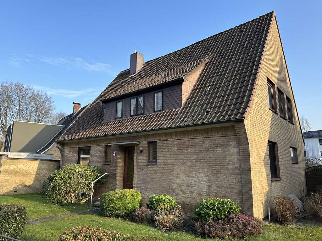 Immobilie in Büdelsdorf - Besonders familiengerechtes, charmantes Einfamilienhaus mit Doppelgarage und tollem Garten! - Bild 2