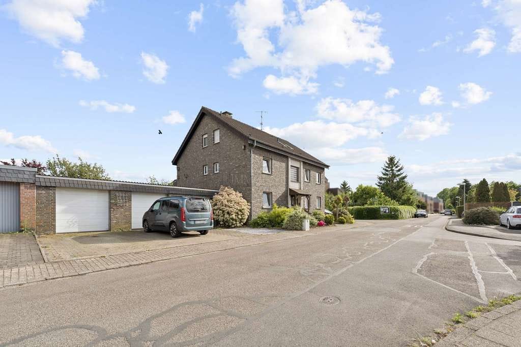 Immobilie in Geldern - Attraktive Kapitalanlage: Zweifamilienhaus mit Garten, Balkon & Doppelgarage - Bild 4