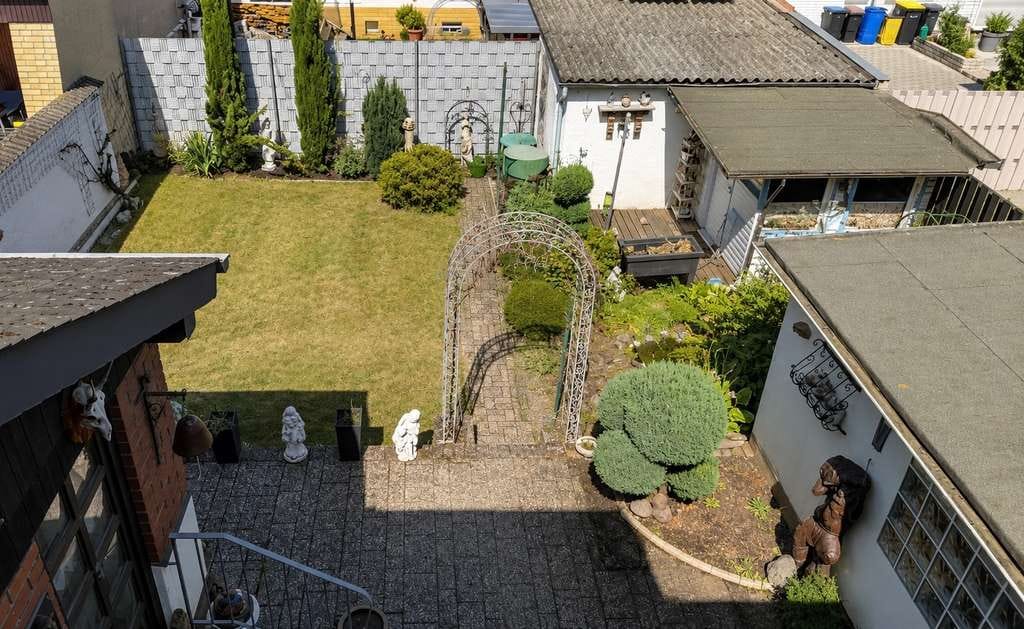 Immobilie in Kruft - Gepflegtes Einfamilienhaus mit Garage und sonnigem Garten in ruhiger Wohnlage - Bild 1