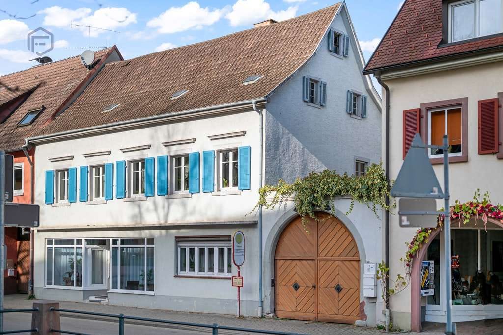 Immobilie in Eichstetten - Charaktervolles Wohnhaus mit Innenhof und großem Ausbaupotenzial - Verkauf im Bieterverfahren! - Bild 1