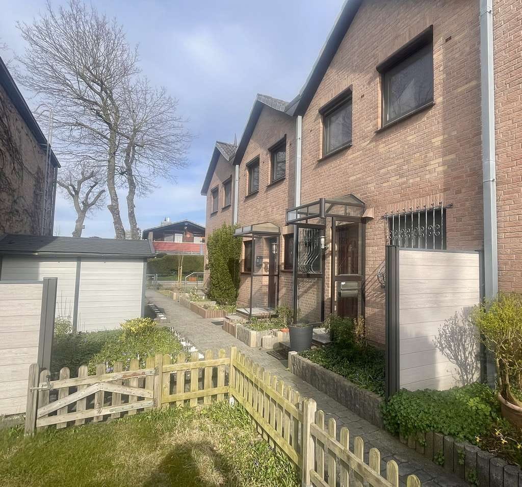 Immobilie in Wardenburg - Reihenmittelhaus in guter Lage  von Wardenburg – provisionsfrei & mit Potenzial - Bild 0